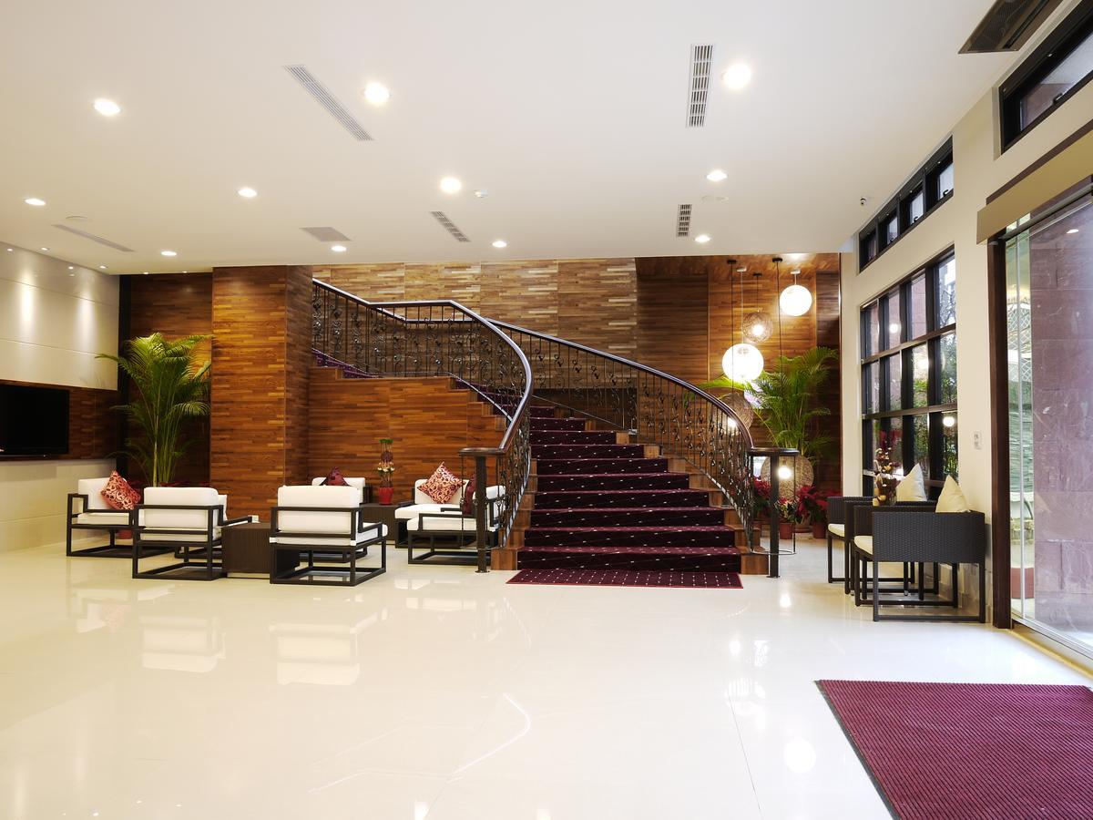 F Hotel - Sanyi Buitenkant foto