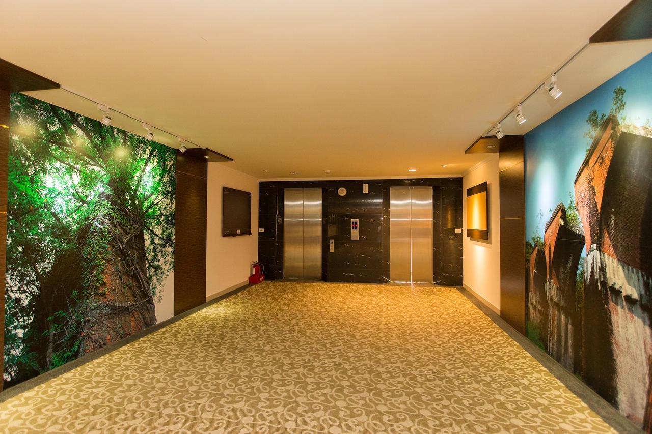 F Hotel - Sanyi Buitenkant foto