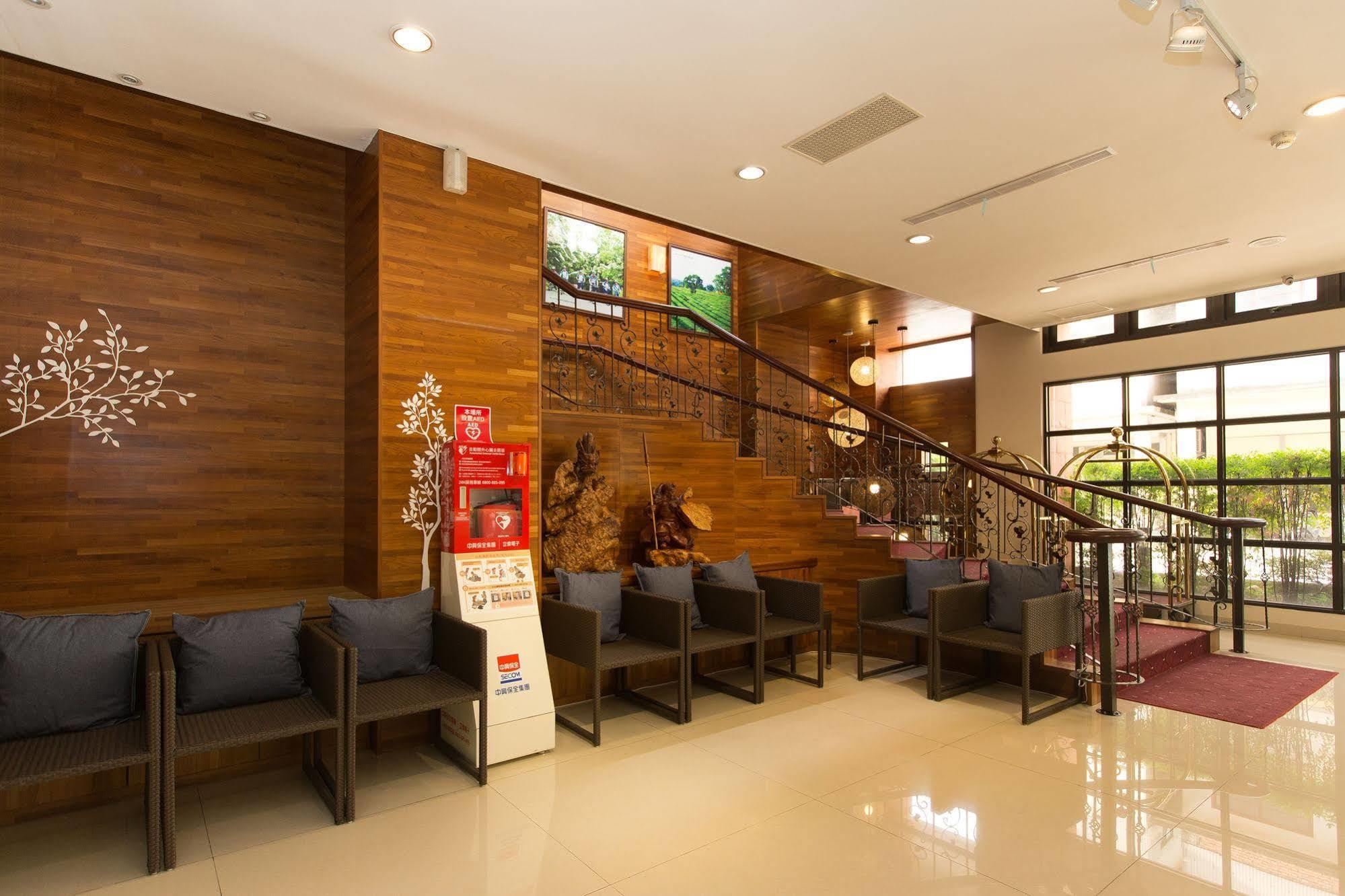 F Hotel - Sanyi Buitenkant foto
